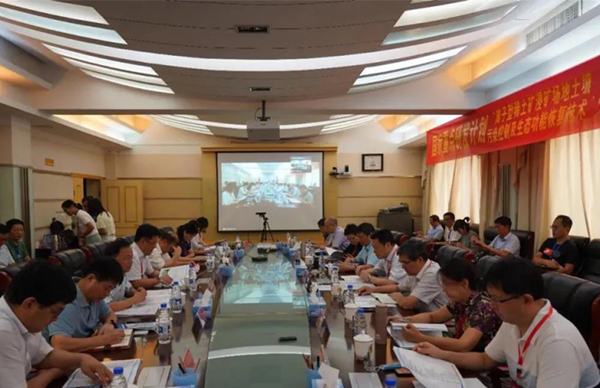 我司應(yīng)邀參加“離子型稀土礦浸礦場地土壤污染控制及生態(tài)功能恢復(fù)技術(shù)”啟動(dòng)會暨實(shí)施方案論證會