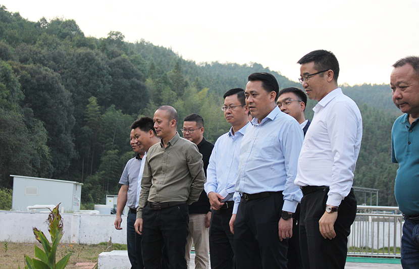 岑溪市稀土產(chǎn)業(yè)發(fā)展與礦山綜合治理考察組一行先后到我司龍南黃沙、定南上下營稀土尾水項目調(diào)研