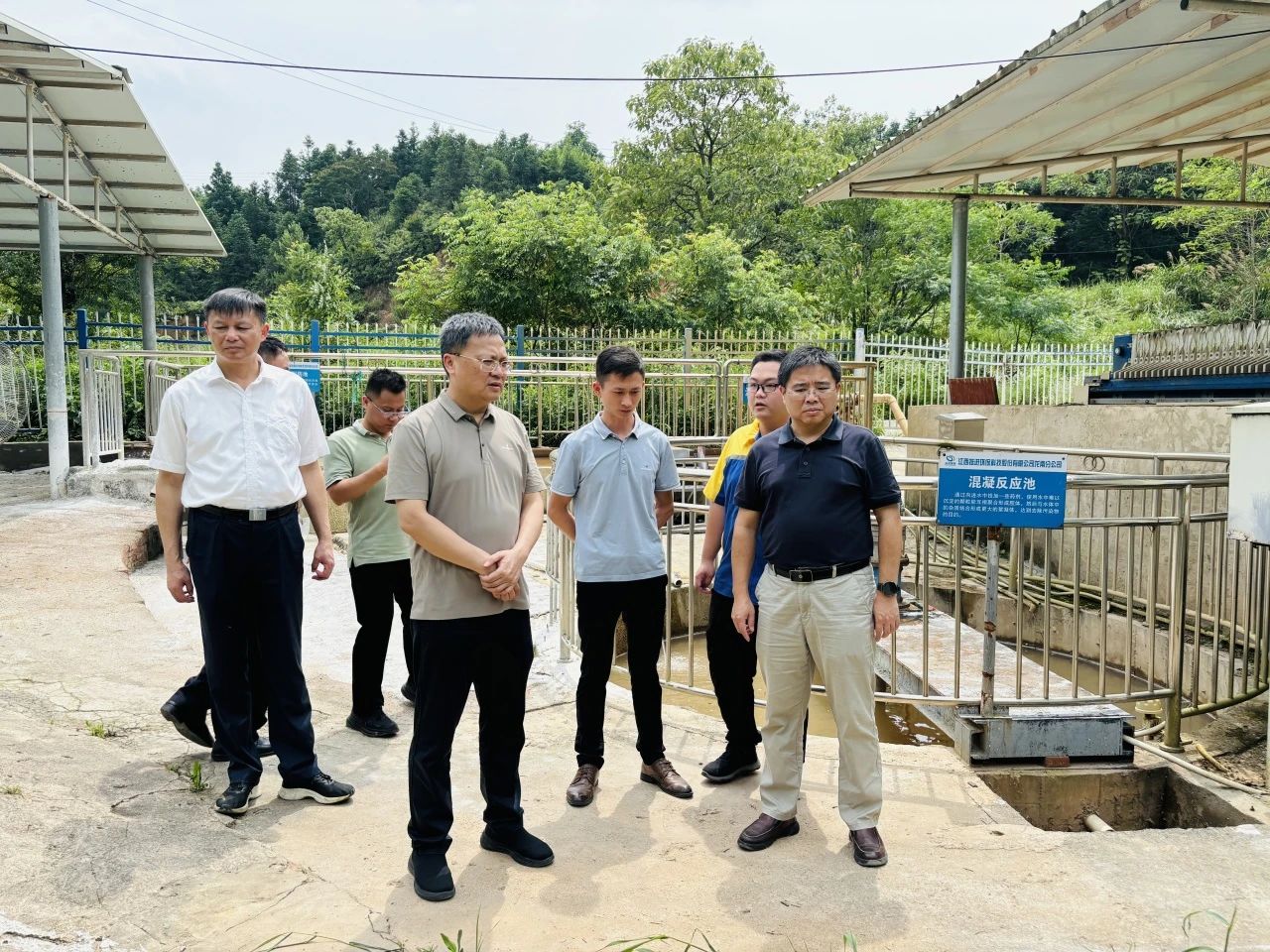 龍南市政府領導調研挺進環(huán)保龍南臨塘（一）處理站